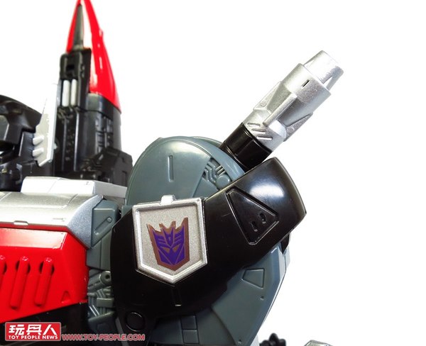 Titans Return Sky Shadow, Brawn And Roadburn Detailed In Hand Photos 57 (57 of 66)